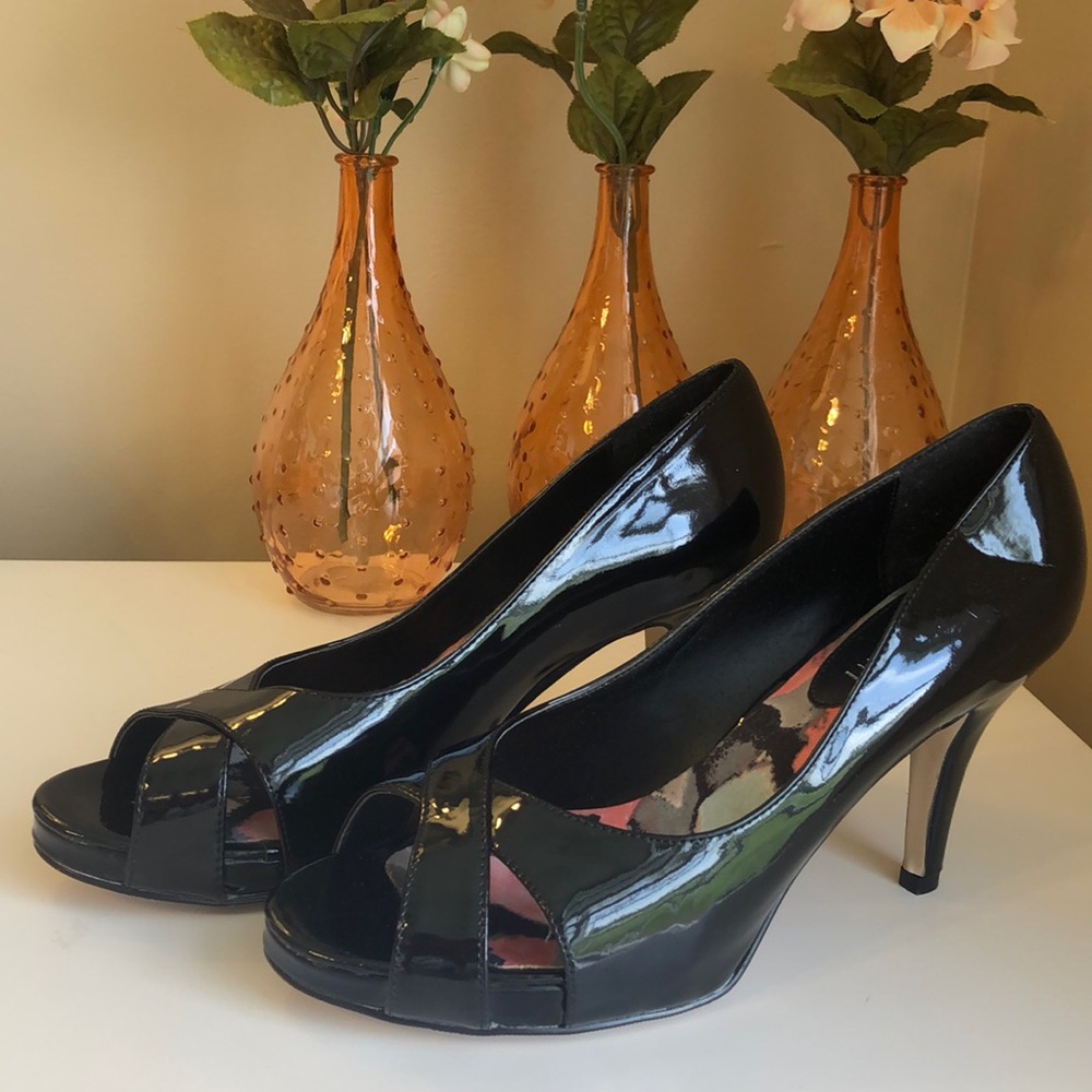 vintage black simple peep toe heel